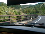 この橋の向こうにも道は続く